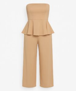conjunto-elegante-de-dos-piezas-en-tono-beige