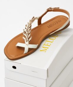 sandalias-planas-doradas-con-detalle-de-hoja