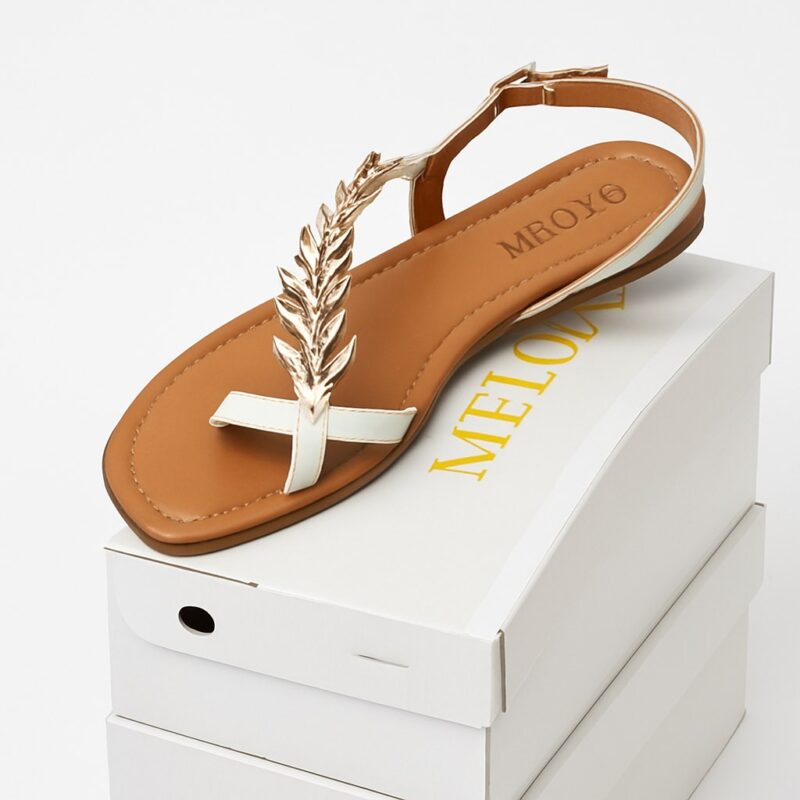 Sandalias planas doradas con detalle de hoja